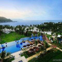 Отель Anantara Sanya Resort & Spa бассейн