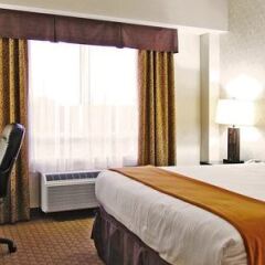 Отель Holiday Inn Express Hotel & Suites Ottawa Airport, an IHG Hotel Канада, Оттава - отзывы, цены и фото номеров - забронировать отель Holiday Inn Express Hotel & Suites Ottawa Airport, an IHG Hotel онлайн комната для гостей фото 5