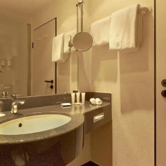 Отель H+ Hotel Hannover Германия, Ганновер - отзывы, цены и фото номеров - забронировать отель H+ Hotel Hannover онлайн ванная