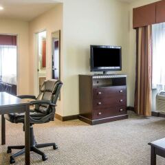 Отель Comfort Suites Atlanta Airport комната для гостей фото 5