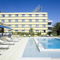 Отель Novotel Porto Gaia Вила-Нова-ди-Гая бассейн