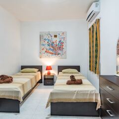 Отель Fleur 3 bedroom apartment Sliema Мальта, Слима - отзывы, цены и фото номеров - забронировать отель Fleur 3 bedroom apartment Sliema онлайн комната для гостей фото 2