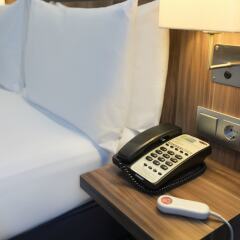 Отель Holiday Inn Express Frankfurt City Hauptbahnhof сейф в номере фото 2