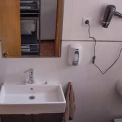 Отель Hostel One Madrid Испания, Мадрид - отзывы, цены и фото номеров - забронировать отель Hostel One Madrid онлайн ванная