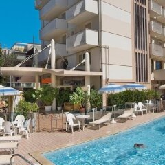 Hotel Aragosta Римини бассейн фото 2