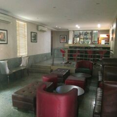 Neocourts Hotel Энугу гостиничный бар