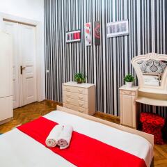 Апартаменты Three bedrooms & studio in the Center Львов комната для гостей фото 2