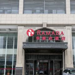 Отель Ramada бассейн