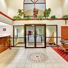 Отель Days Inn & Suites Louisville Airport SW интерьер отеля