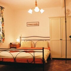 Отель U Zlatého koníčka / The Golden Horse House Чехия, Прага - отзывы, цены и фото номеров - забронировать отель U Zlatého koníčka / The Golden Horse House онлайн комната для гостей фото 2