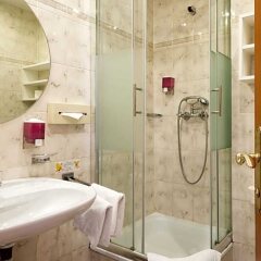 Отель Goldeness Theaterhotel Зальцбург ванная