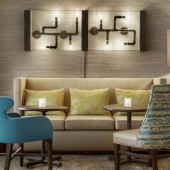 Отель Hampton Inn & Suites Springdale гостиничный бар