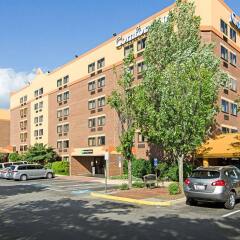 Отель Comfort Inn University Center парковка