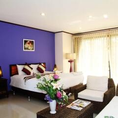 Отель Ploy Khumthong Boutique Resort Бангкок комната для гостей фото 4