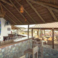 Отель The Cove Rotana Resort гостиничный бар