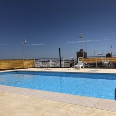 Отель Lisbon Luxe Spacious Flat бассейн