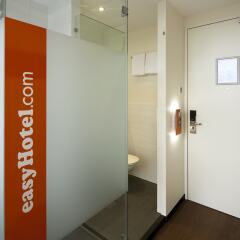Отель easyHotel Amsterdam City Centre South удобства в номере
