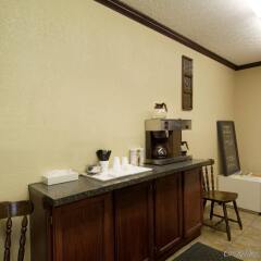 Отель Americas Best Value Inn Columbus West Колумбус интерьер отеля фото 2