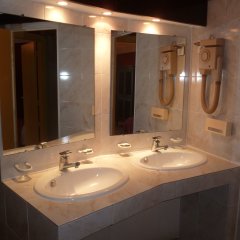 Grand Hôtel des Mascareignes in Saint-Paul, France from 118$, photos, reviews - zenhotels.com bathroom