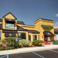 Отель Hampton Inn by Hilton Pawtucket парковка