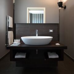 Отель Luxury Hotel Fifty House Италия, Милан - 4 отзыва об отеле, цены и фото номеров - забронировать отель Luxury Hotel Fifty House онлайн ванная фото 2
