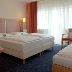 Favored Hotel Plaza комната для гостей