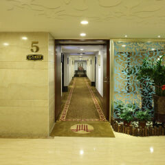 New World Hotel интерьер отеля