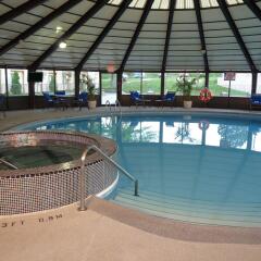 Отель Crowne Plaza Cleveland South-Independence бассейн