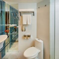 Отель 5L Hotel Beijing (Former Traders Beijing) Китай, Пекин - отзывы, цены и фото номеров - забронировать отель 5L Hotel Beijing (Former Traders Beijing) онлайн ванная
