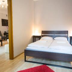 Апартаменты Old Town Apartments сейф в номере