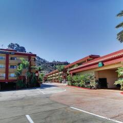 Отель La Quinta Inn & Suites San Diego SeaWorld/Zoo Area парковка