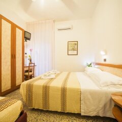 Hotel Lily Римини комната для гостей фото 4