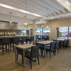 Отель Holiday Inn Calgary-Airport Канада, Калгари - отзывы, цены и фото номеров - забронировать отель Holiday Inn Calgary-Airport онлайн питание