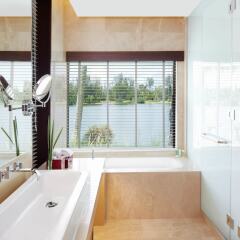 Отель Outrigger Laguna Phuket Beach Resort ванная