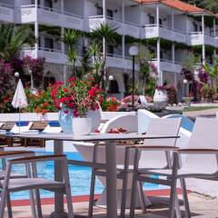 Porfi Beach Hotel бассейн