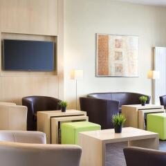 Отель Holiday Inn Express Frankfurt Messe интерьер отеля