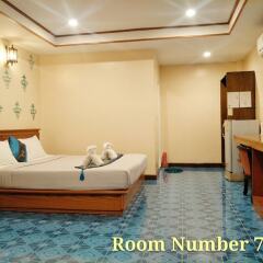 Отель Phaithong Sotel Resort сейф в номере