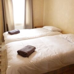Апартаменты SS Property Hub - Family Apartment near Central London комната для гостей