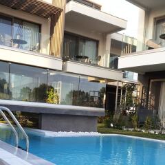 Отель Serenity Suites бассейн