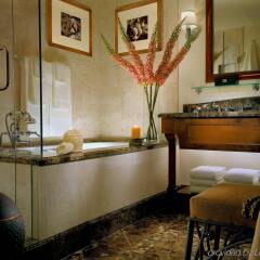 Отель The Arrabelle at Vail Square, A RockResort ванная