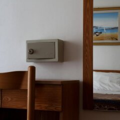 Hotel Universo Римини сейф в номере