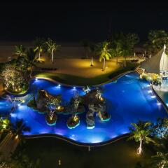 Отель White Sand Beach Residences Pattaya бассейн