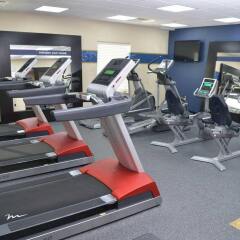 Отель Hampton Inn & Suites Sharon, PA фитнесс-зал фото 4