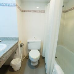 Samran Place Hotel ванная