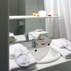 Отель Sejours & Affaires Paris-Ivry Франция, Иври-сюр-Сен - 4 отзыва об отеле, цены и фото номеров - забронировать отель Sejours & Affaires Paris-Ivry онлайн ванная