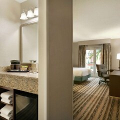 Отель DoubleTree Resort by Hilton Lancaster удобства в номере
