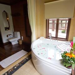 Отель Muang Samui Spa Resort Таиланд, Самуи - отзывы, цены и фото номеров - забронировать отель Muang Samui Spa Resort онлайн ванная