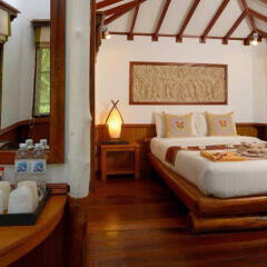 Отель Montalay Beach Resort Koh Tao сейф в номере