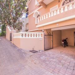Отель OYO 11424 Home Elegant 3BHK Villa Near Dona Paula Beach Гоа парковка