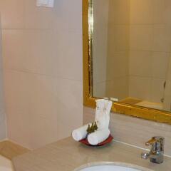 Отель Mercure Mandalay Hill Resort ванная